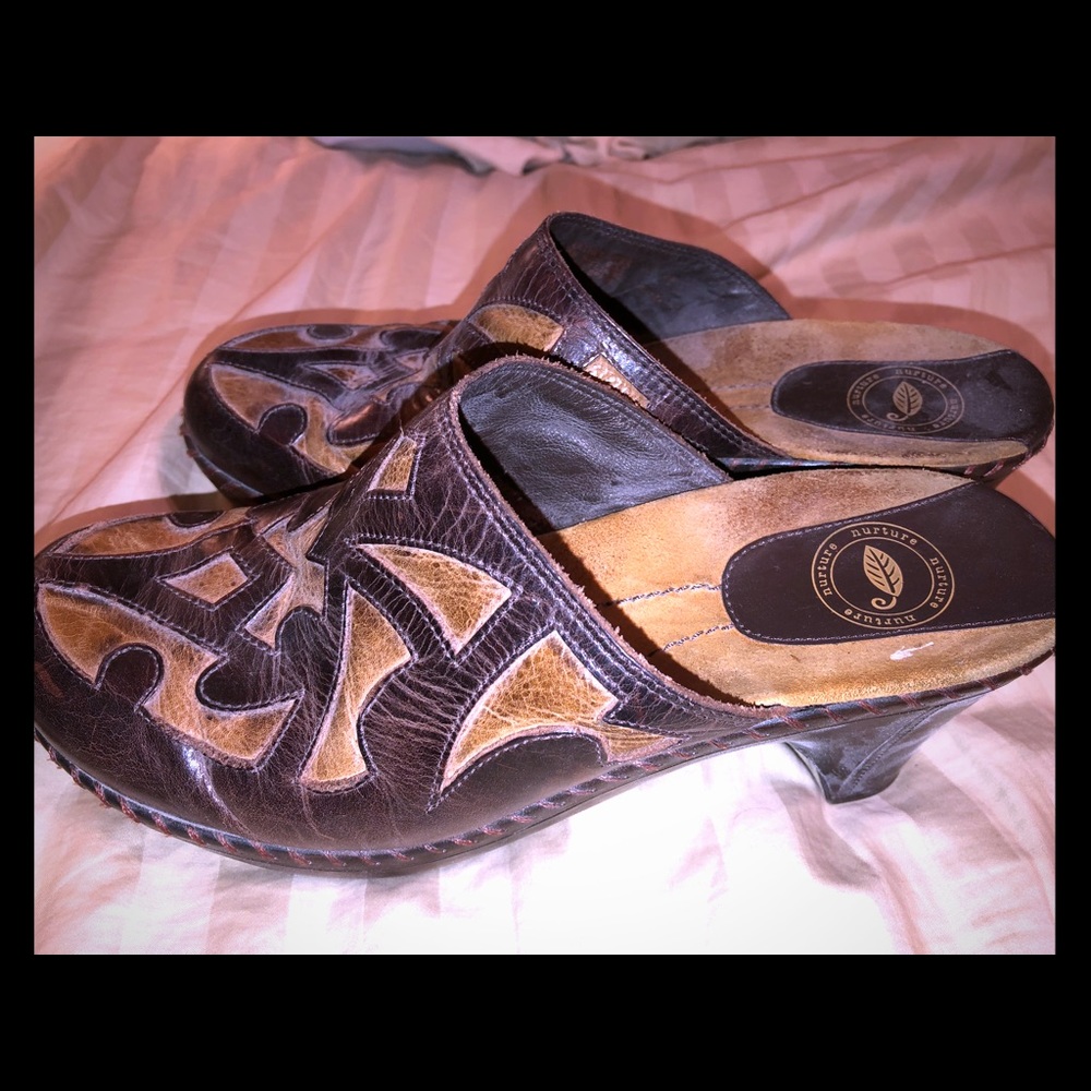 Like new size 9 Clogs. Genuine leather!